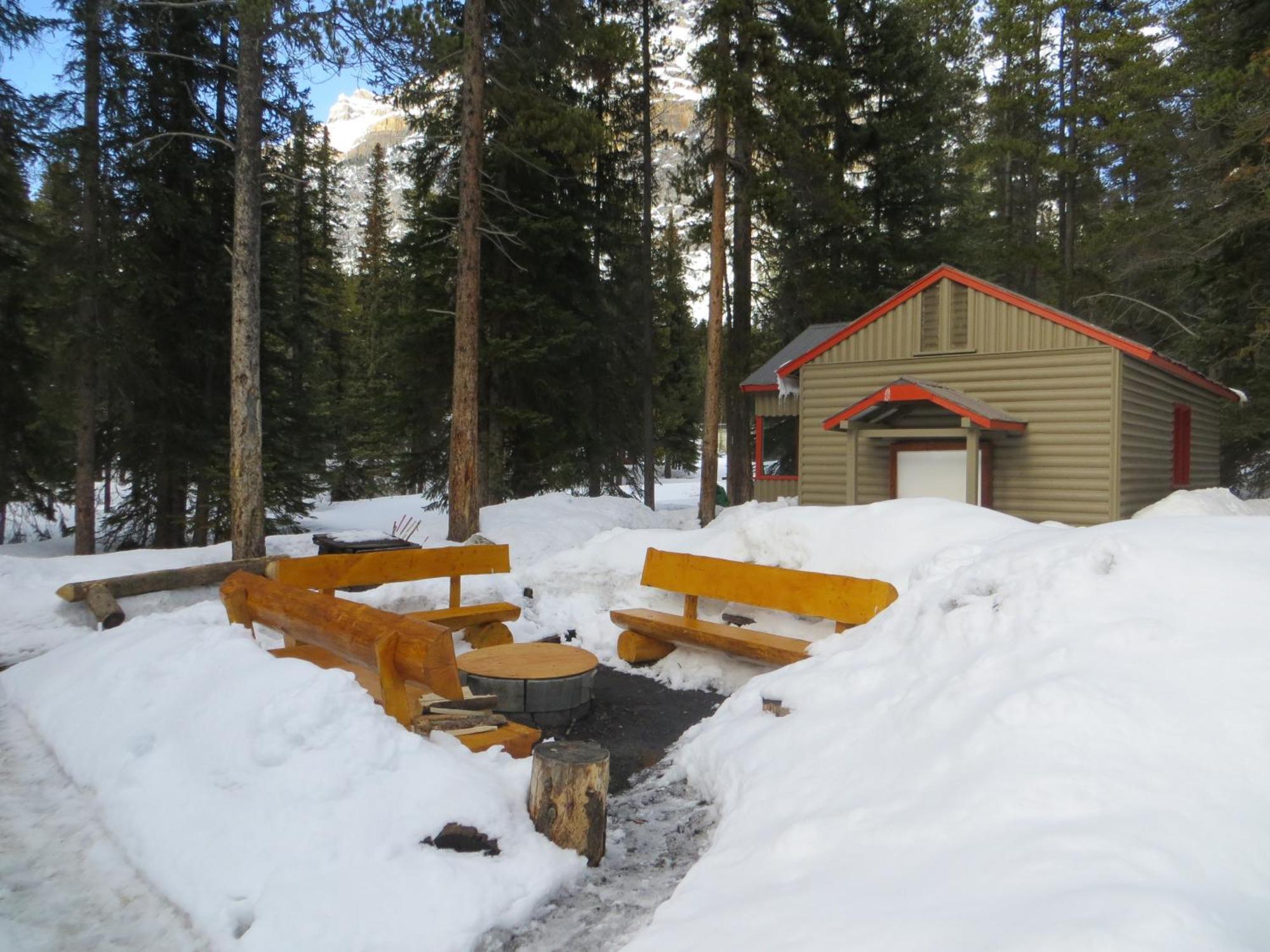 Hi Mosquito Creek - Wilderness Hostel Lake Louise Exterior photo
