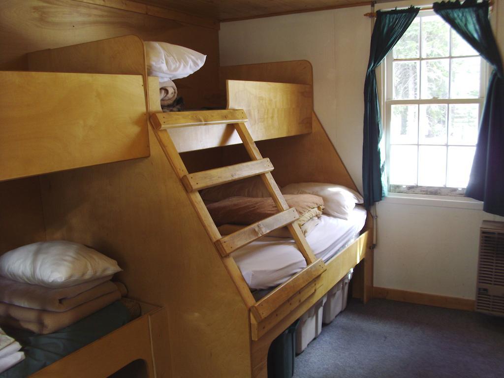 Hi Mosquito Creek - Wilderness Hostel Lake Louise Room photo